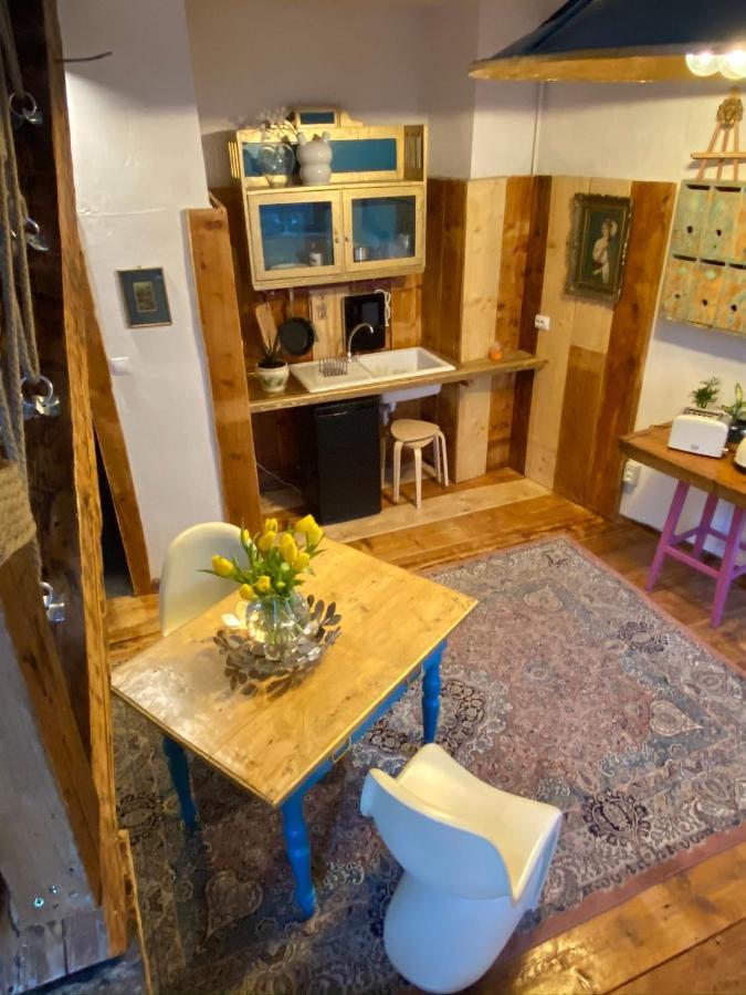 A La Apartment *