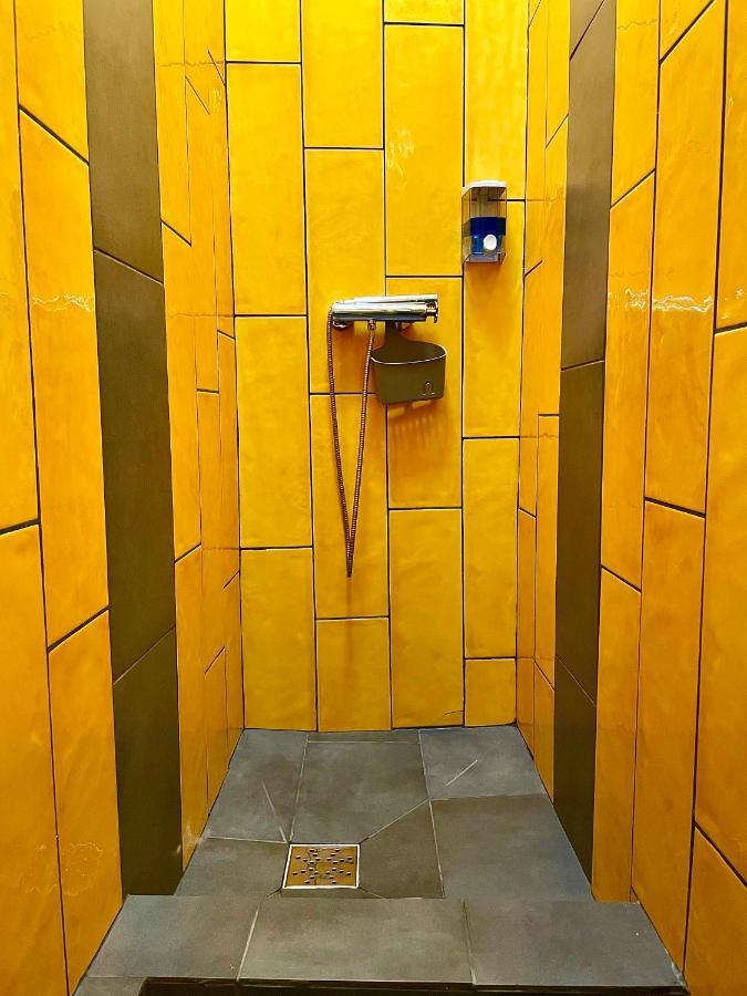 Apartment A La *